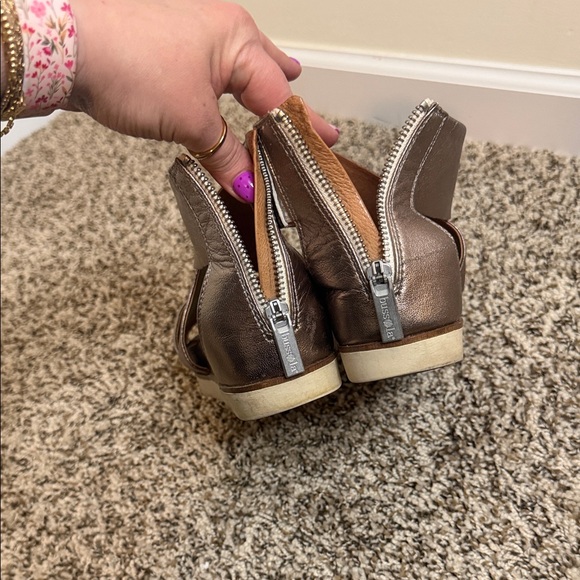 Bussola Bronze Sandals - Picture 2 of 4